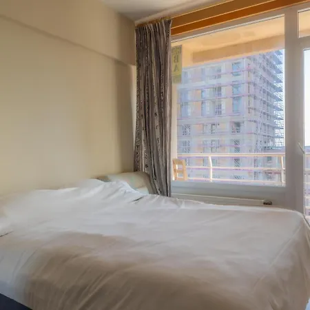 Very Spacious With Frontal Sea View And Terrace Equipped For 8 People T18 Ostend